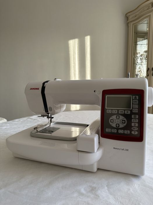 Вышивальная машинка Janome Memory Craft 230E