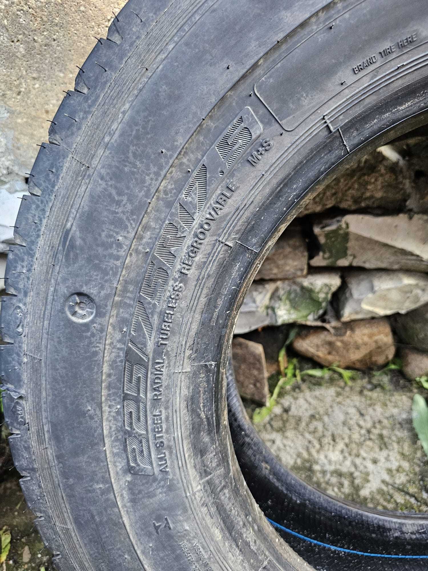 Гуми Bridgestone 225/75/17.5