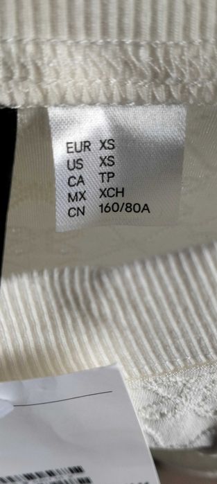 Продавам бяло -кремава рокля