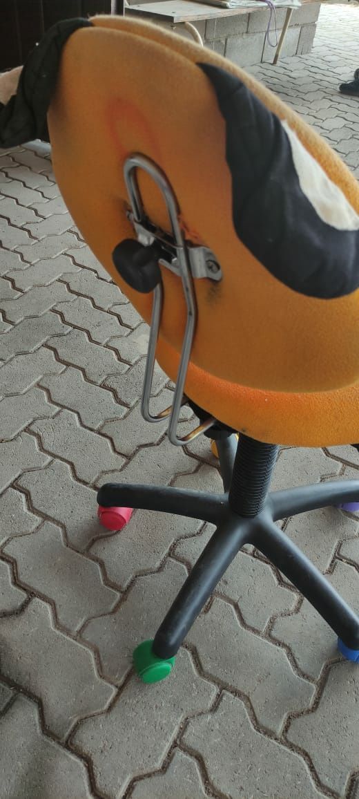 Продам стул на колесах детский тигр оранжевого цвета