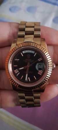 Srochna sotiladi Rolex soat