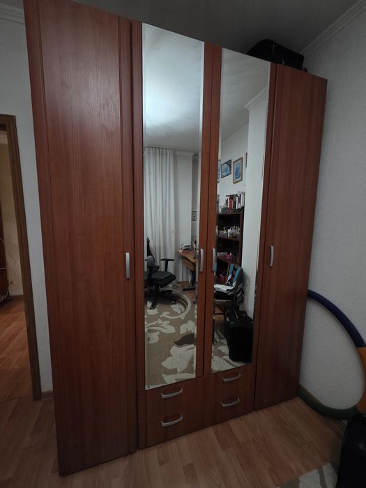 Срочно продается шкаф