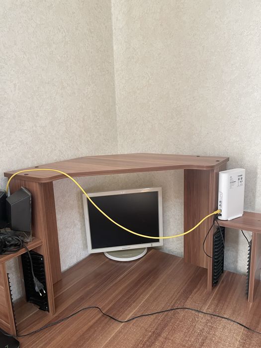 Продается компьютерный стол