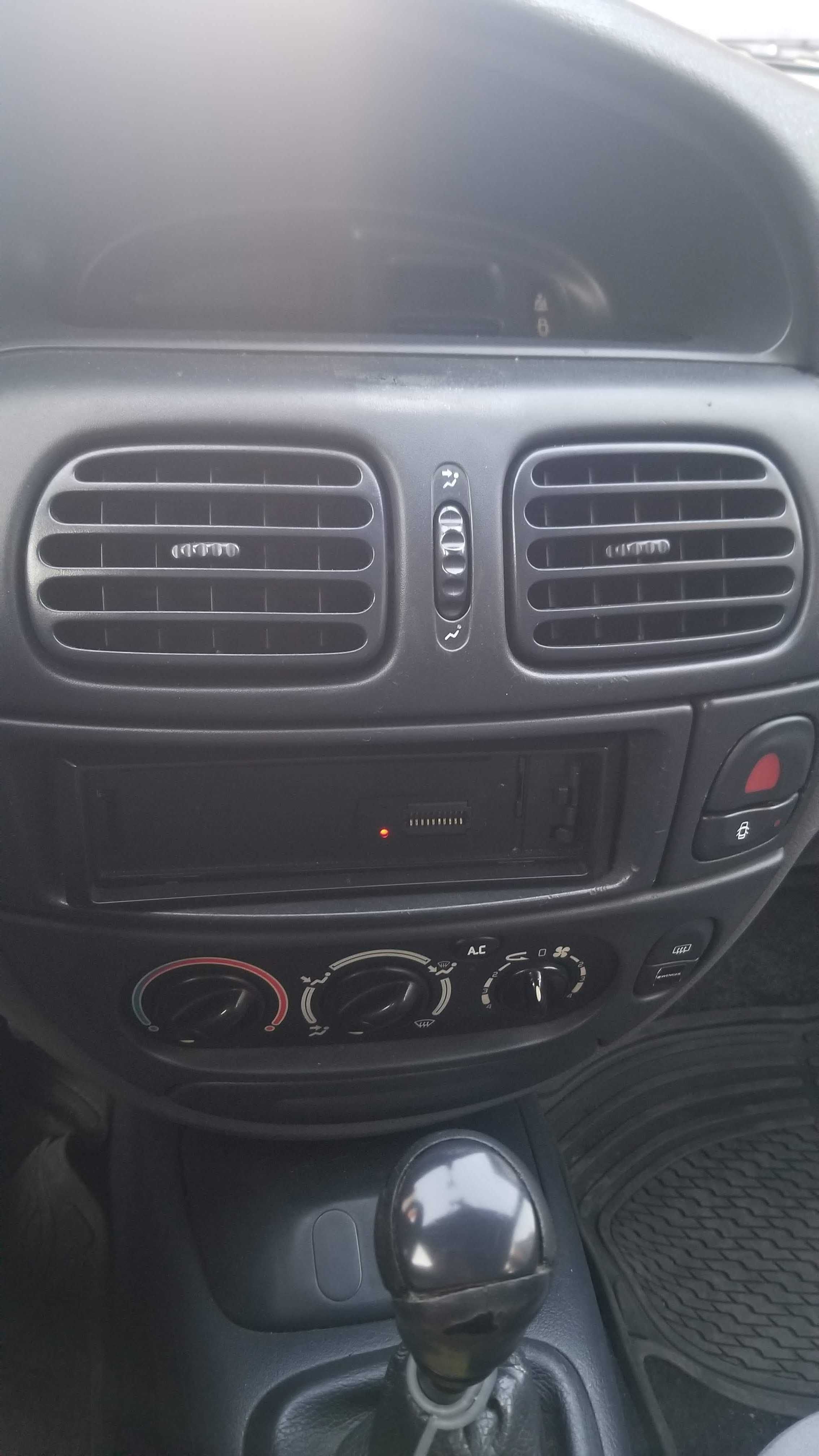 Renault Megane 1.6 бензин