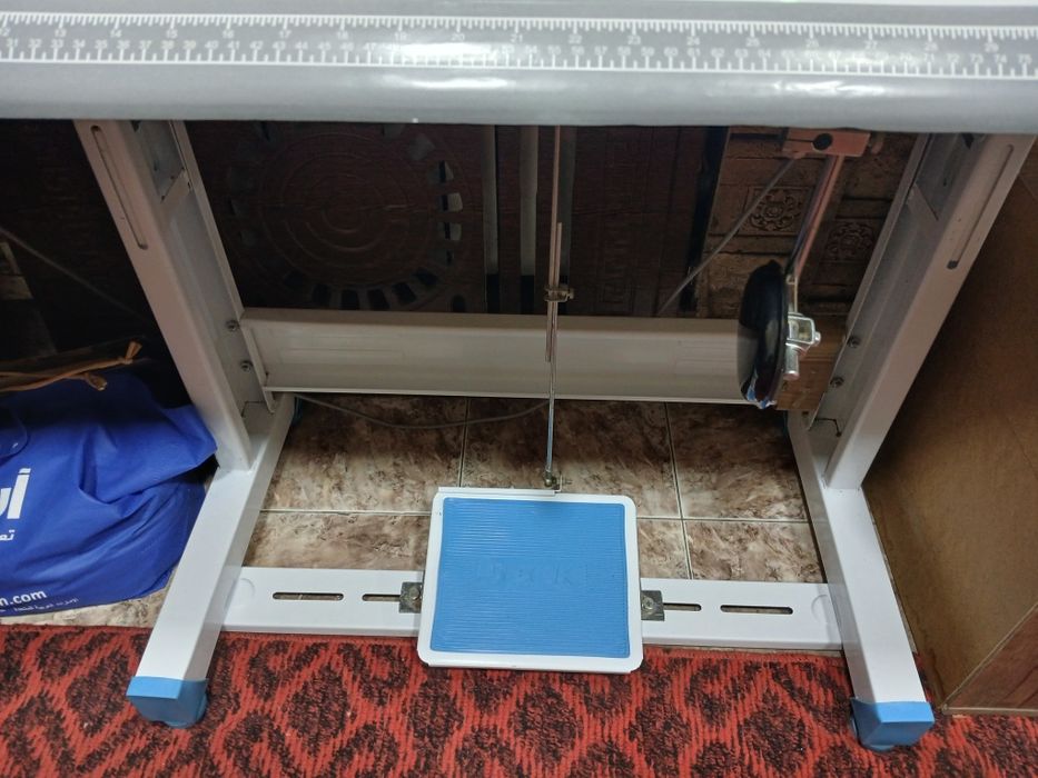 Тикув машинаси сотилади.