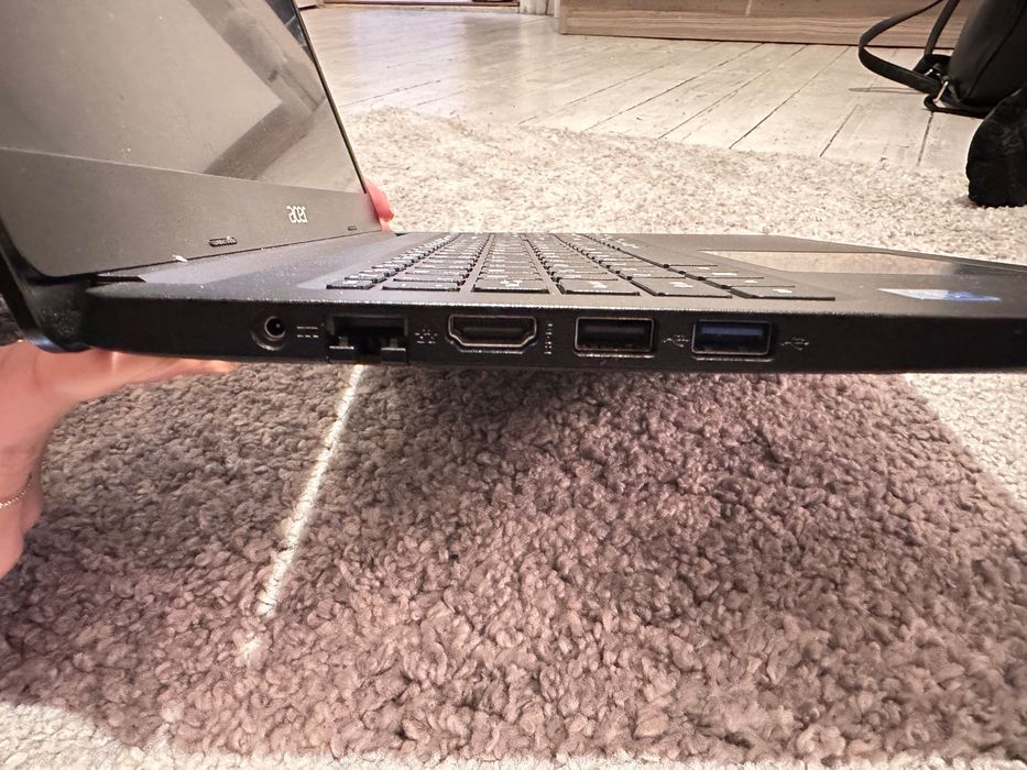 Acer лаптоп с 8GB RAM, Extensa 15 EX215-31, чанта и зарядно