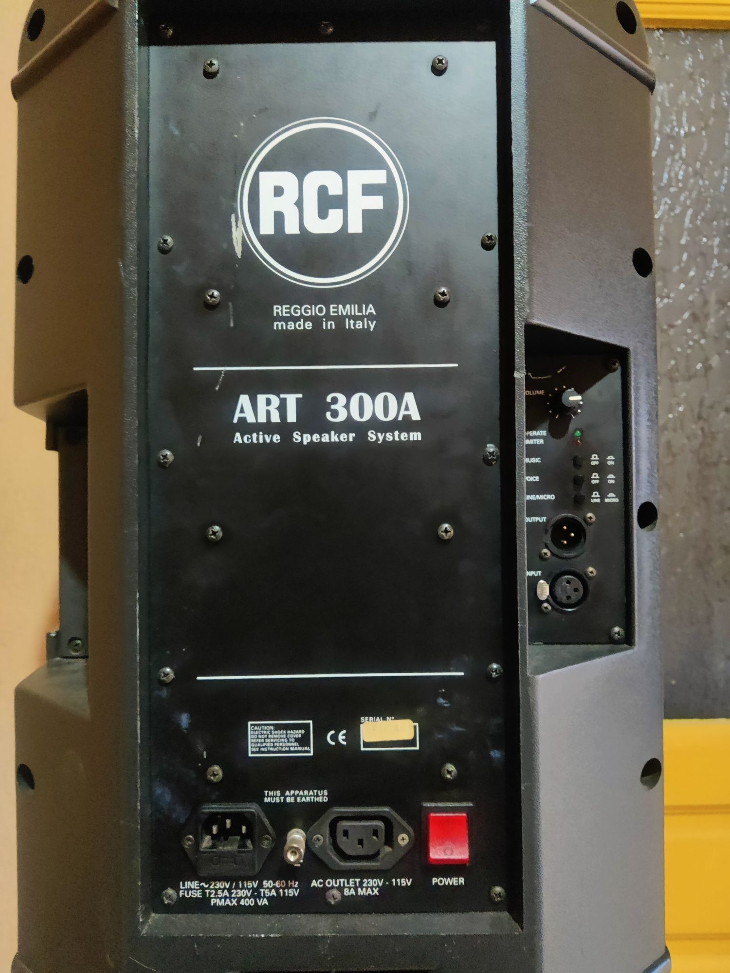 Vând boxe active RCF ART 300 A 400 W