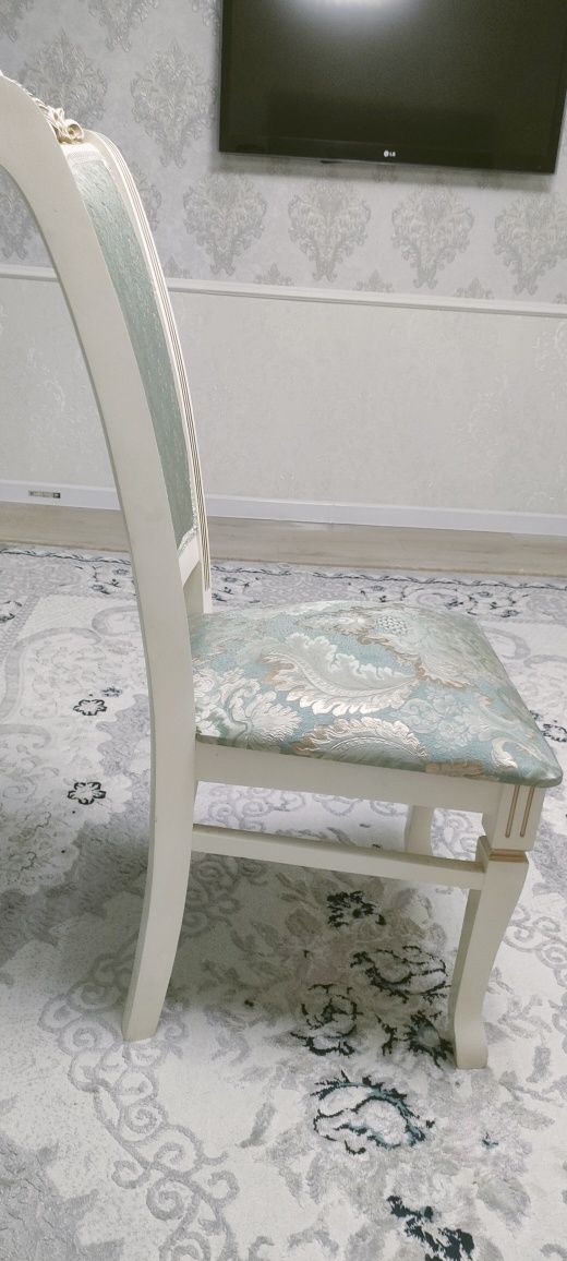 Продам 12 стульев