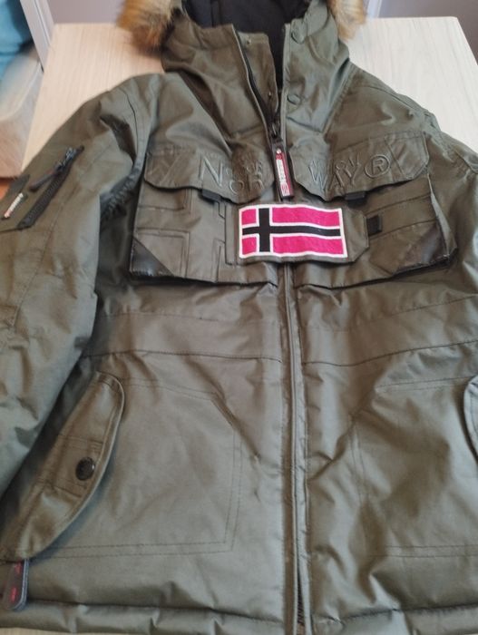 Vând geacă de iarnă băieți 9-10 ani Geographical Norway