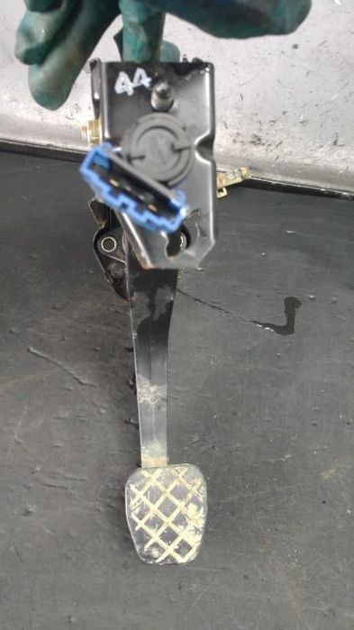 pedala ambreiaj  vw  golf 4 1.6 b azd  1j1721059ae