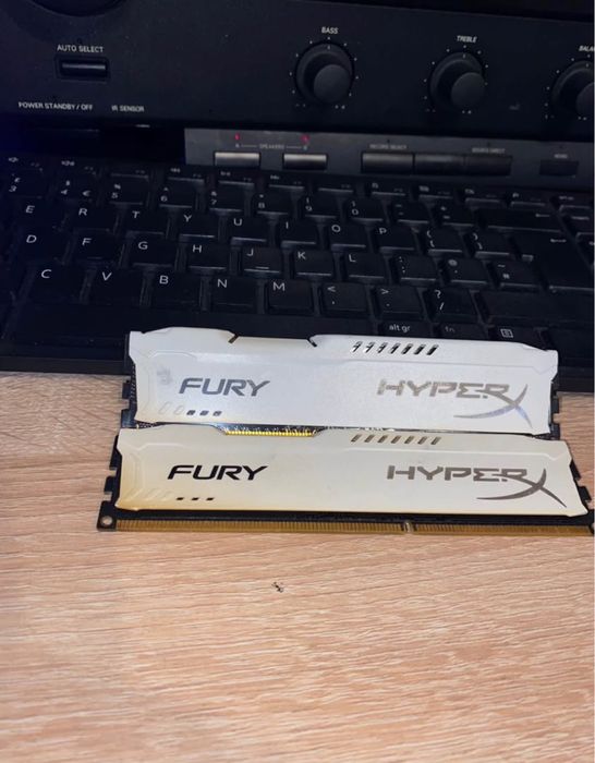 Vând Hyper-X fury ram ddr3 2x4=8gb