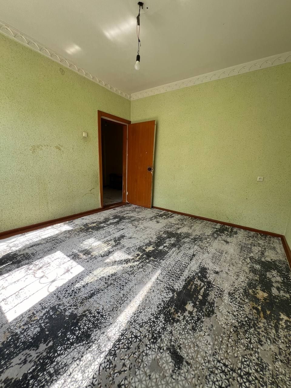 Продаю квартиру Яшнабадский р-он Авиасозлар-1. 3-ком 1-этаж 77-сер 4-э