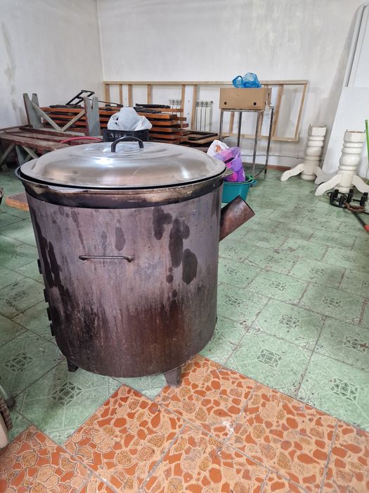 Очаг с казаном и крышкой