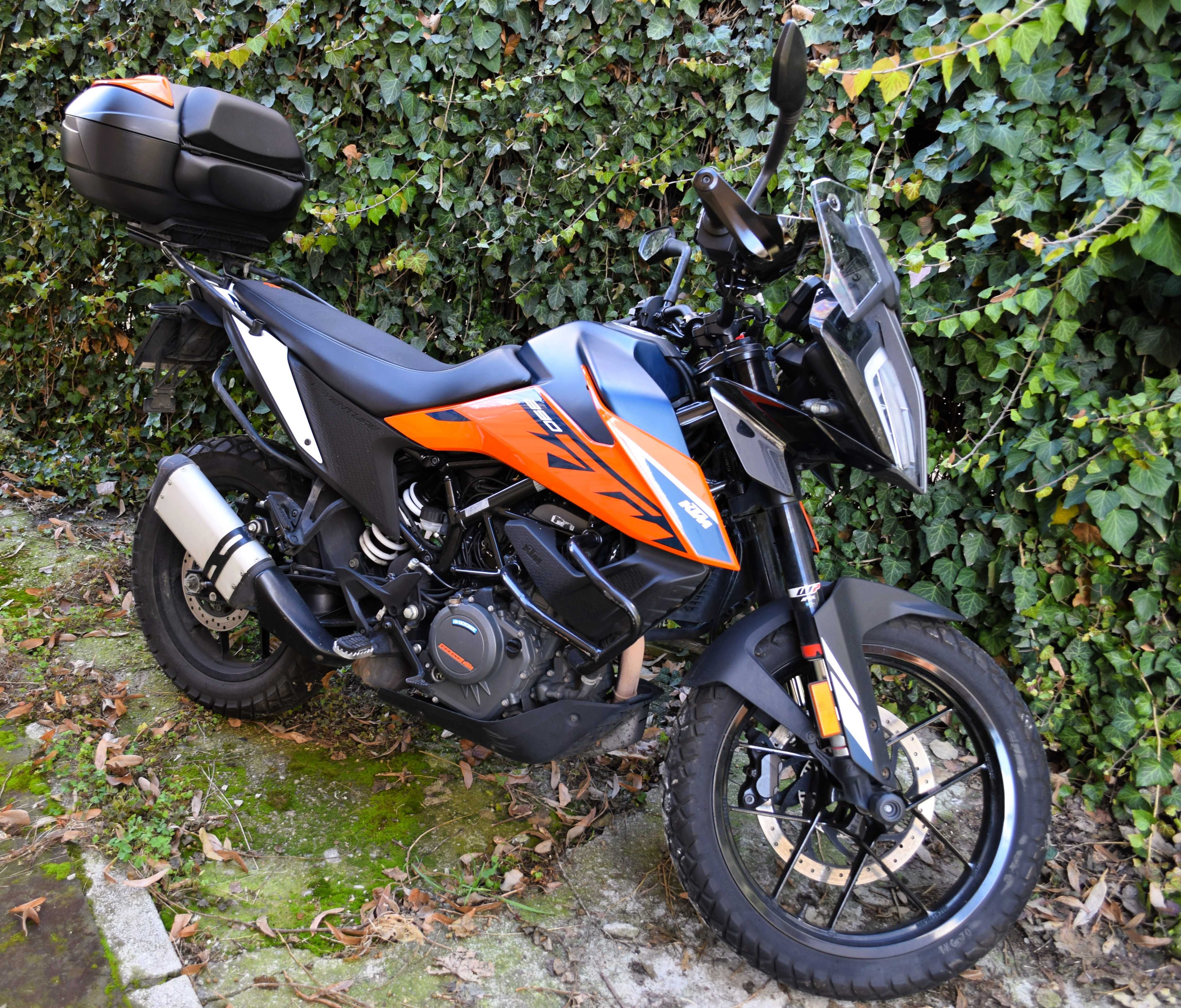 KTM 390 Adventure 2022 si multe accesorii incluse in pret