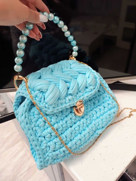 Vând gentuță croșetată manual