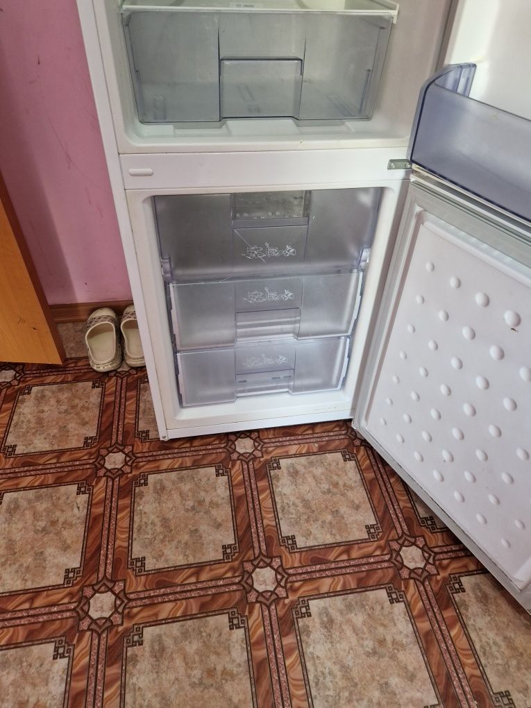 Холодильник продаю