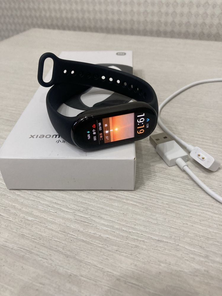 Срочно продается Xiaomi Mi band 8