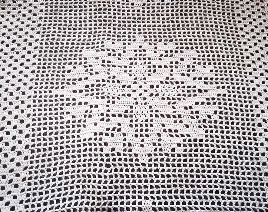 fata de masa noua dantela crosetata crem fulgi de nea  130/42 cm