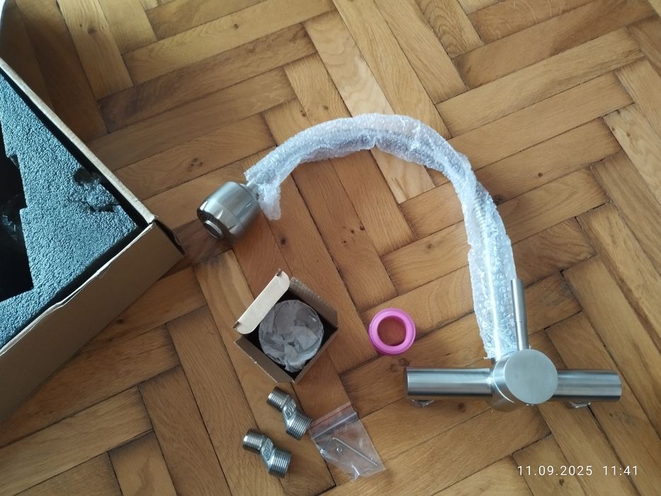 Baterie inox moderna de bucătărie cu țeava flexibila și cu doua tipuri