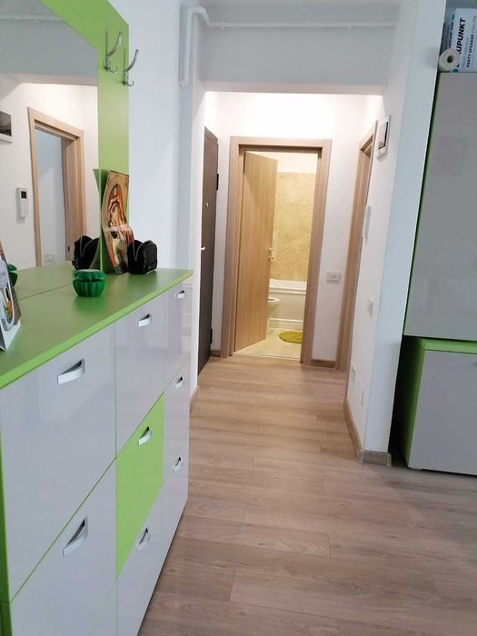 Vand mobila făcută pe comanda in stare perfecta