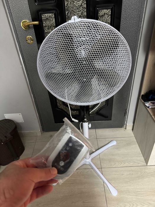 Ventilator cu picior Klindo KSF750TC-17, 55W, Telecomanda, Alb