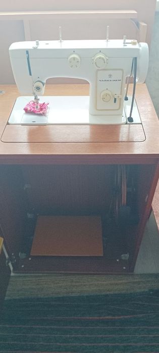 Tikuv mashina sotiladi srochni