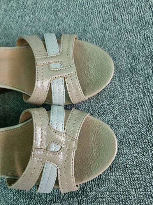 Sandale bej sidefat marimea 38/39