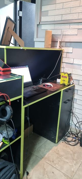 Продам стол ресепшн