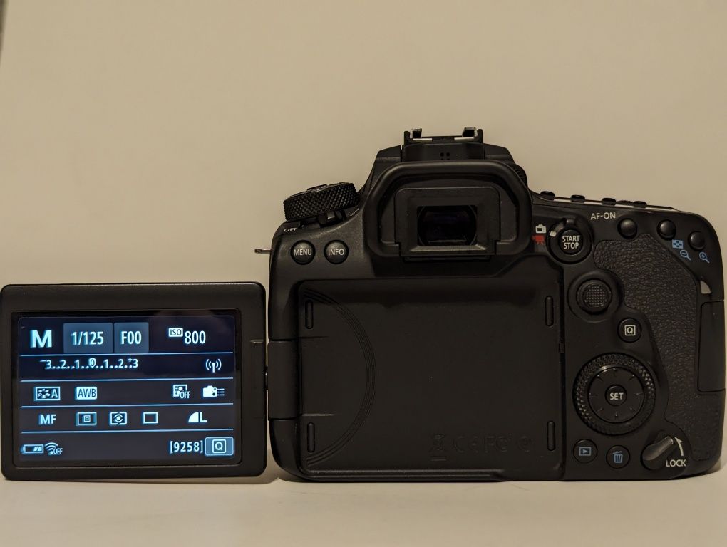 Camera DSLR Canon EOS 90D