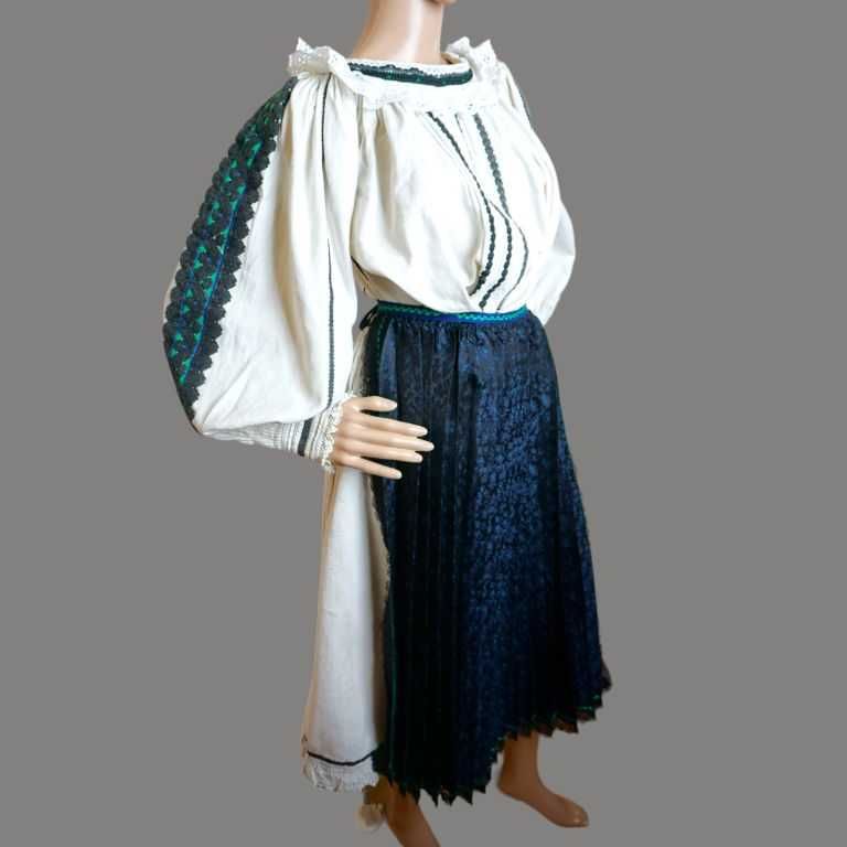 Costum popular vechi din Transilvania , Arad , masura XS-S