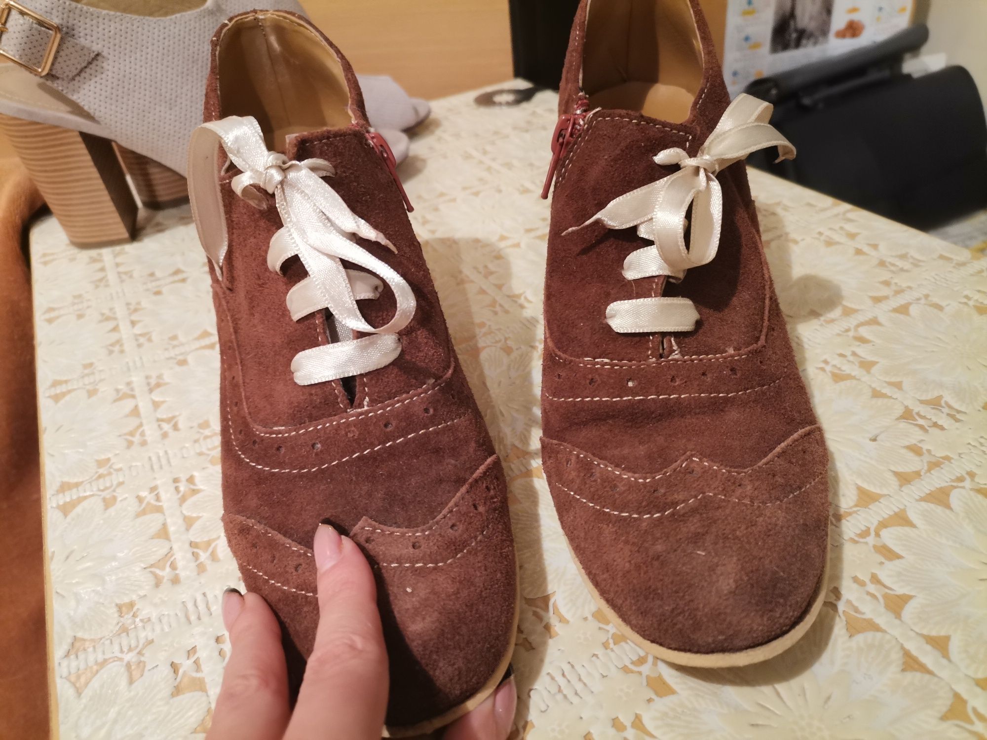 Нови обувки, български