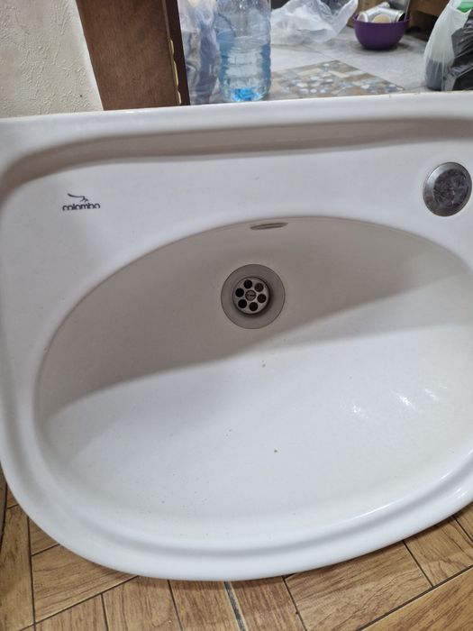 Раковина с пьедисталом малая