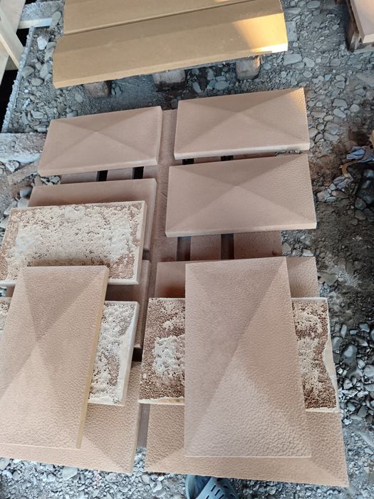 Capace și plinta gard