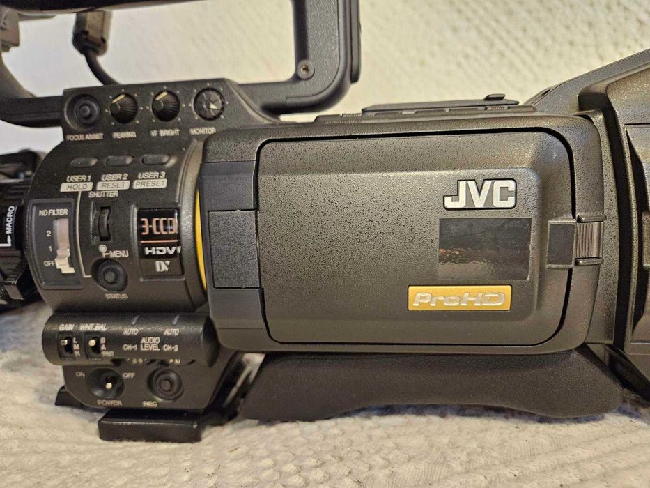 Видеокамера JVC GY-HD200    -  HDV 720p MiniDV