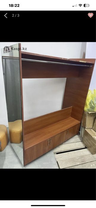 Стойка с тумбами для хранения вещей