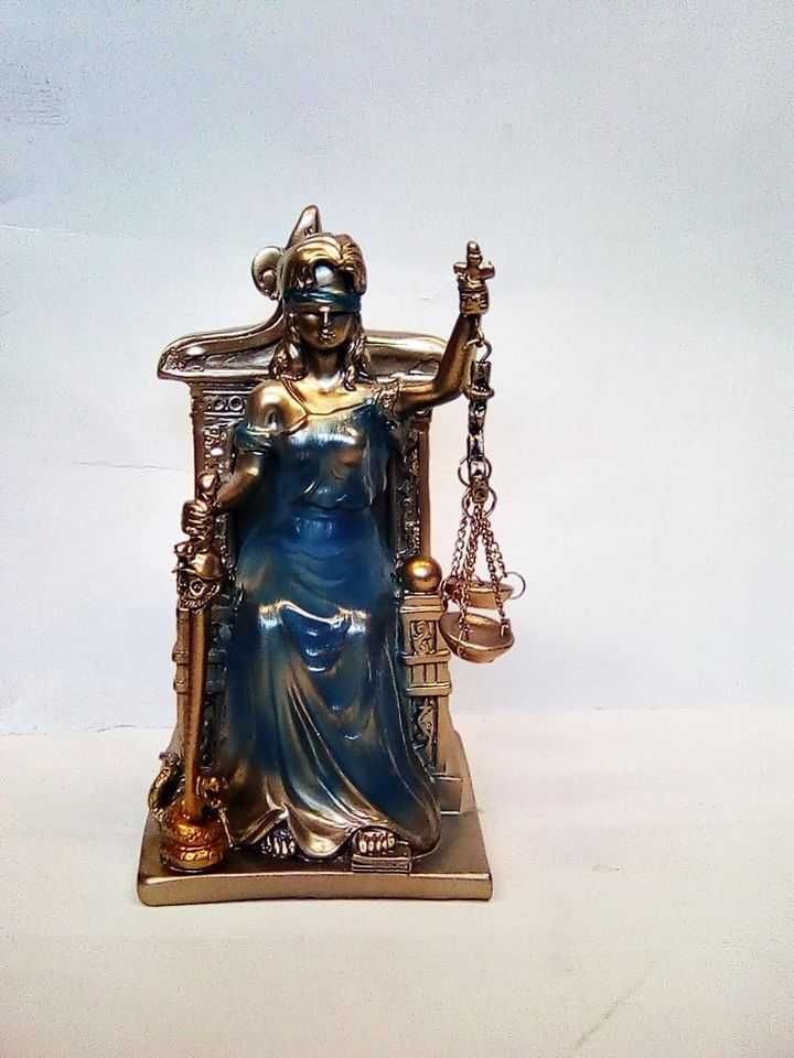 статуетка-темида на трон