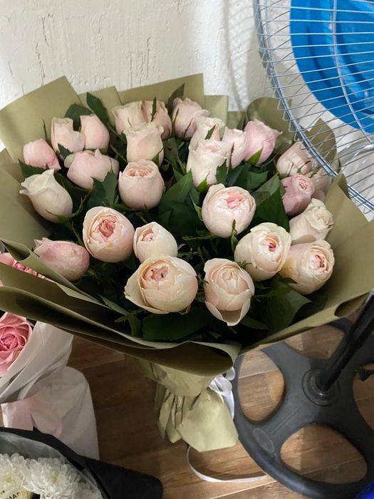 Гүлдер сатылады. Розы