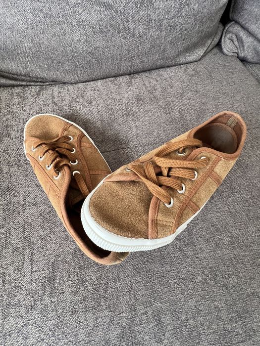 Sandale originale, tenisi.