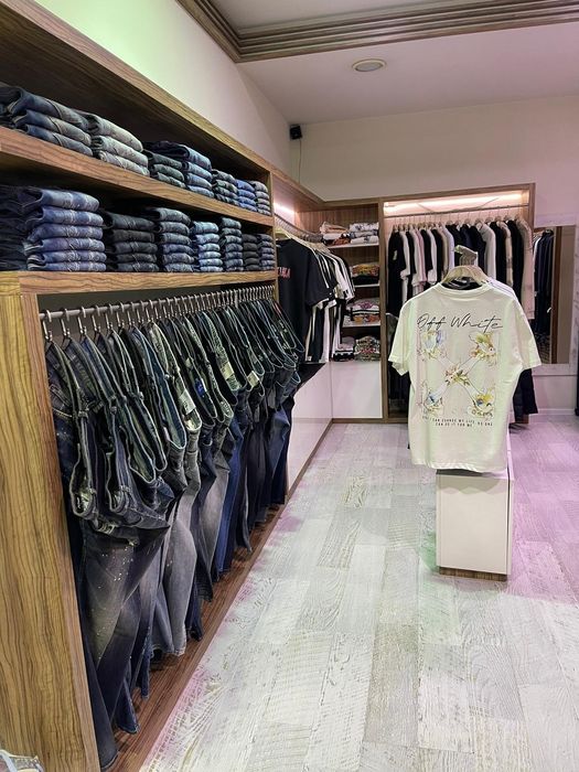 Продавам магазин за маркови дрехи