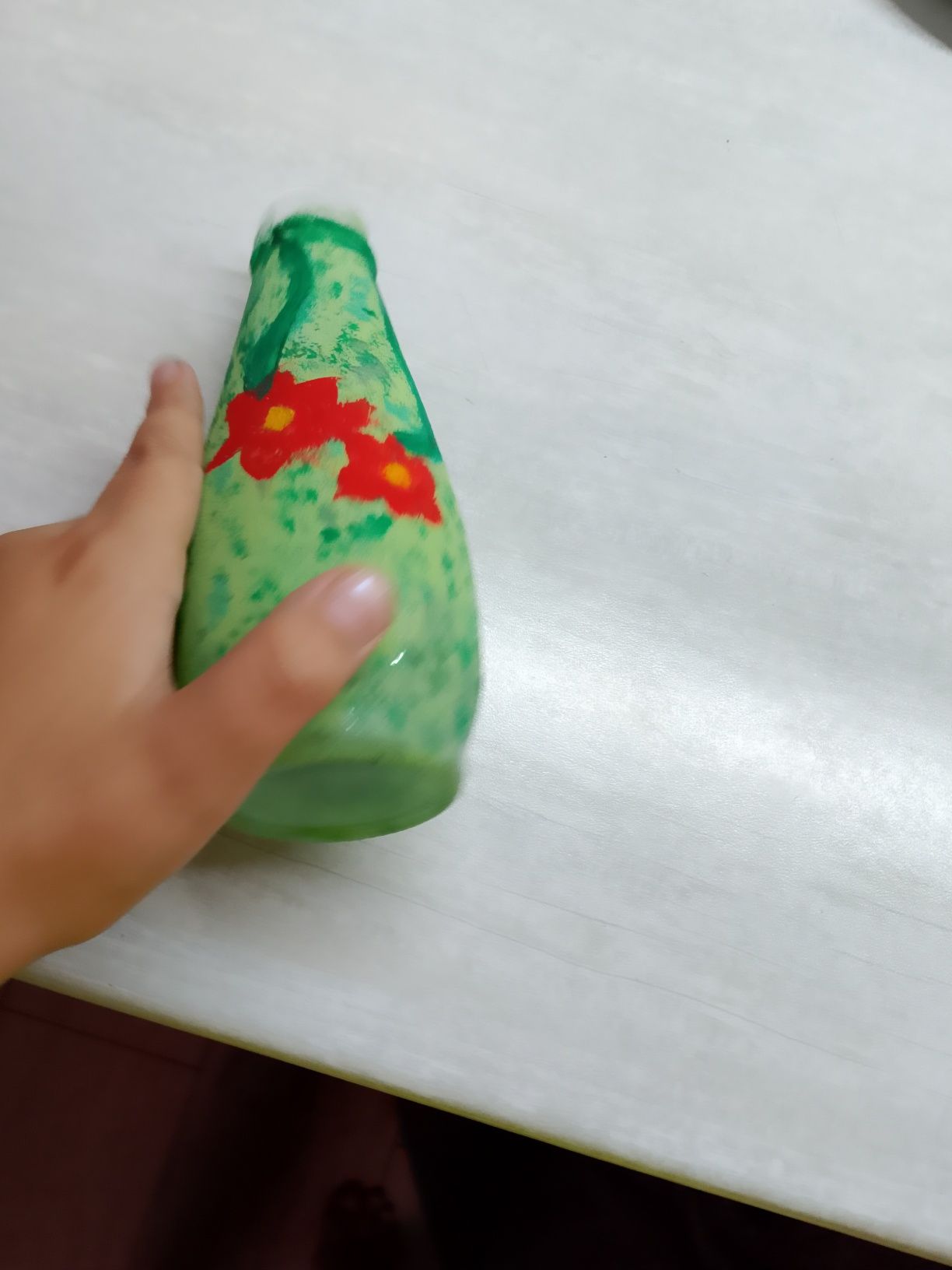 Стъклена ваза за цветя.