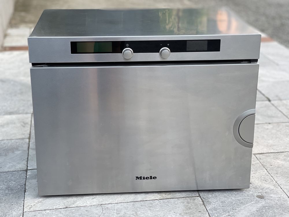 Парна фурна Miele DG 2351