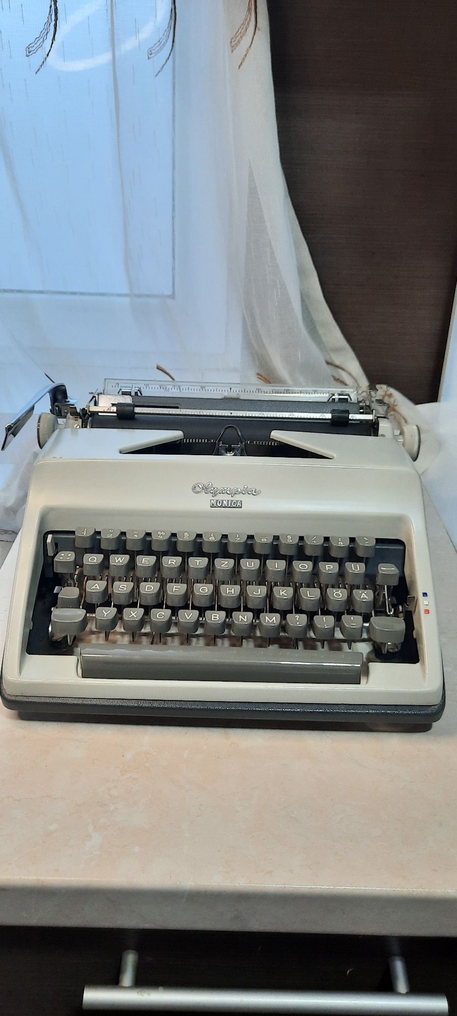 Mașină de scris Olympia Monica