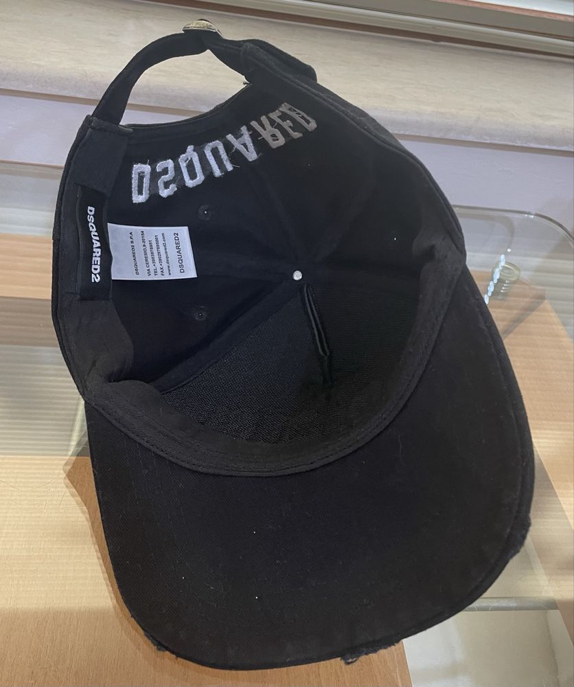 Черна шапка с козирка Dsquared Icon