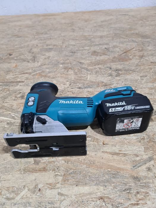 Fierastrau pendular soricel Makita DJV181