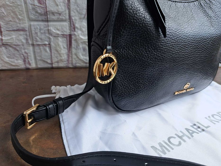 дамска чанта,Michael Kors,малка черна чантичка-естествена кожа