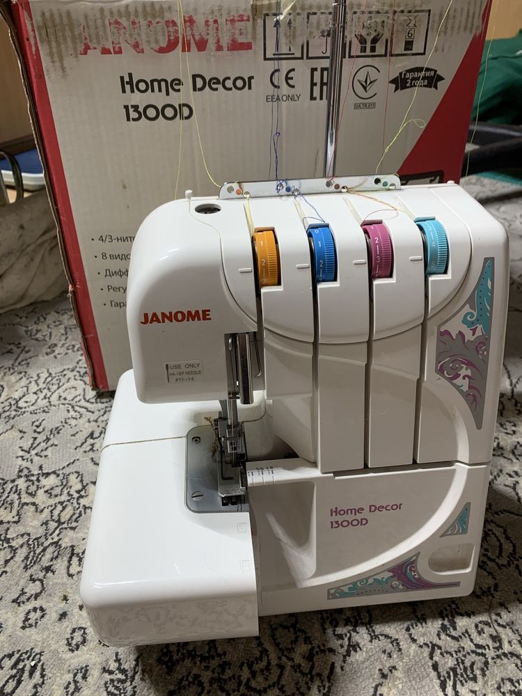Продам оверлок JANOME