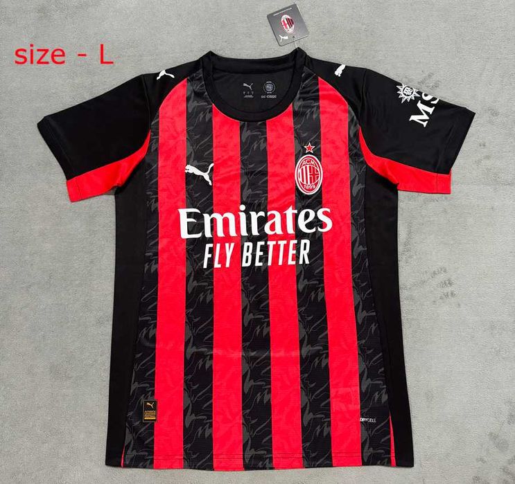 Футболни тениски на отбори.