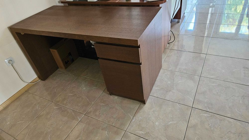 бюро IKEA MALM в тъмнокафяво