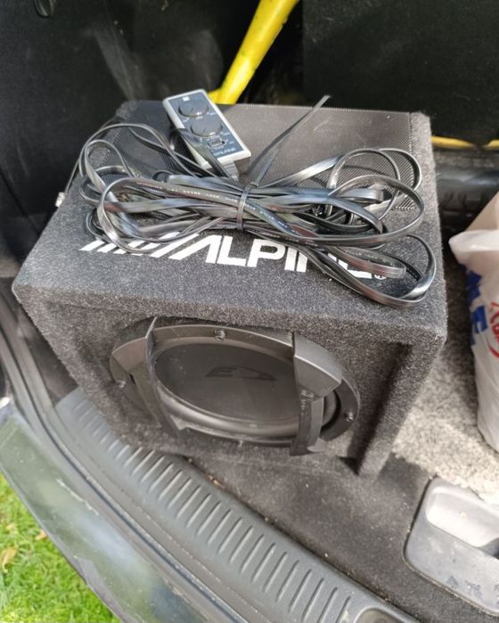 Субуфер Alpine SWE 815-8" 150W с вграден усилвател и дистанционно