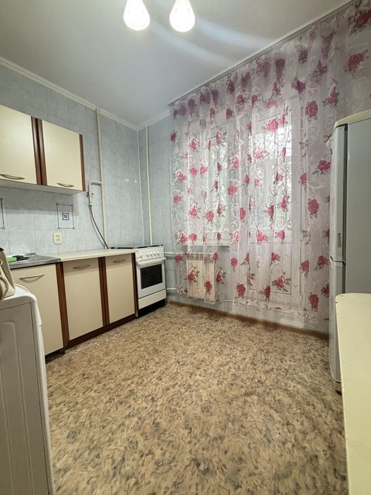 1 комн 8 мкр , 2 этаж , рядом рынок Алтай